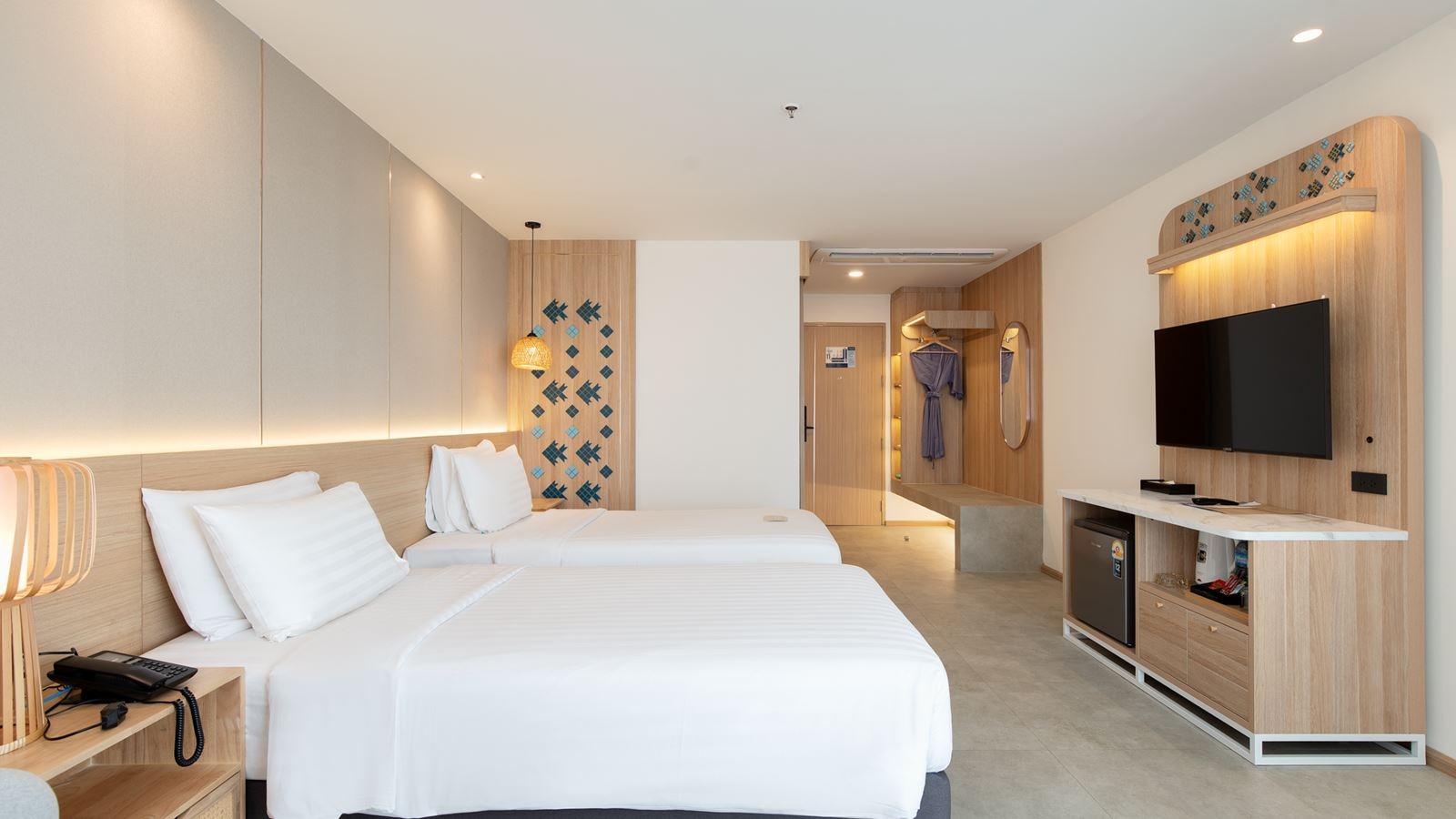 rooms-deluxe-city-view-room