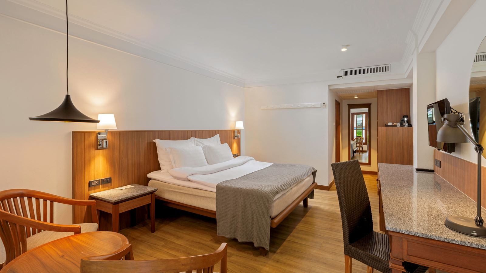 rooms-deluxe-ground-terrace