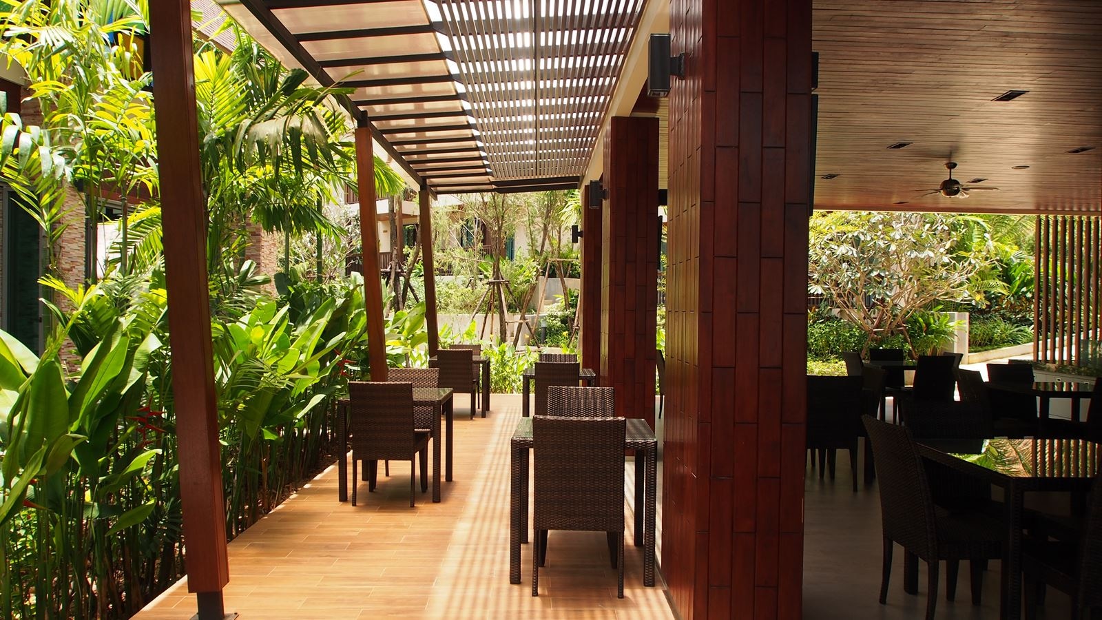 restaurants-happy-restaurant