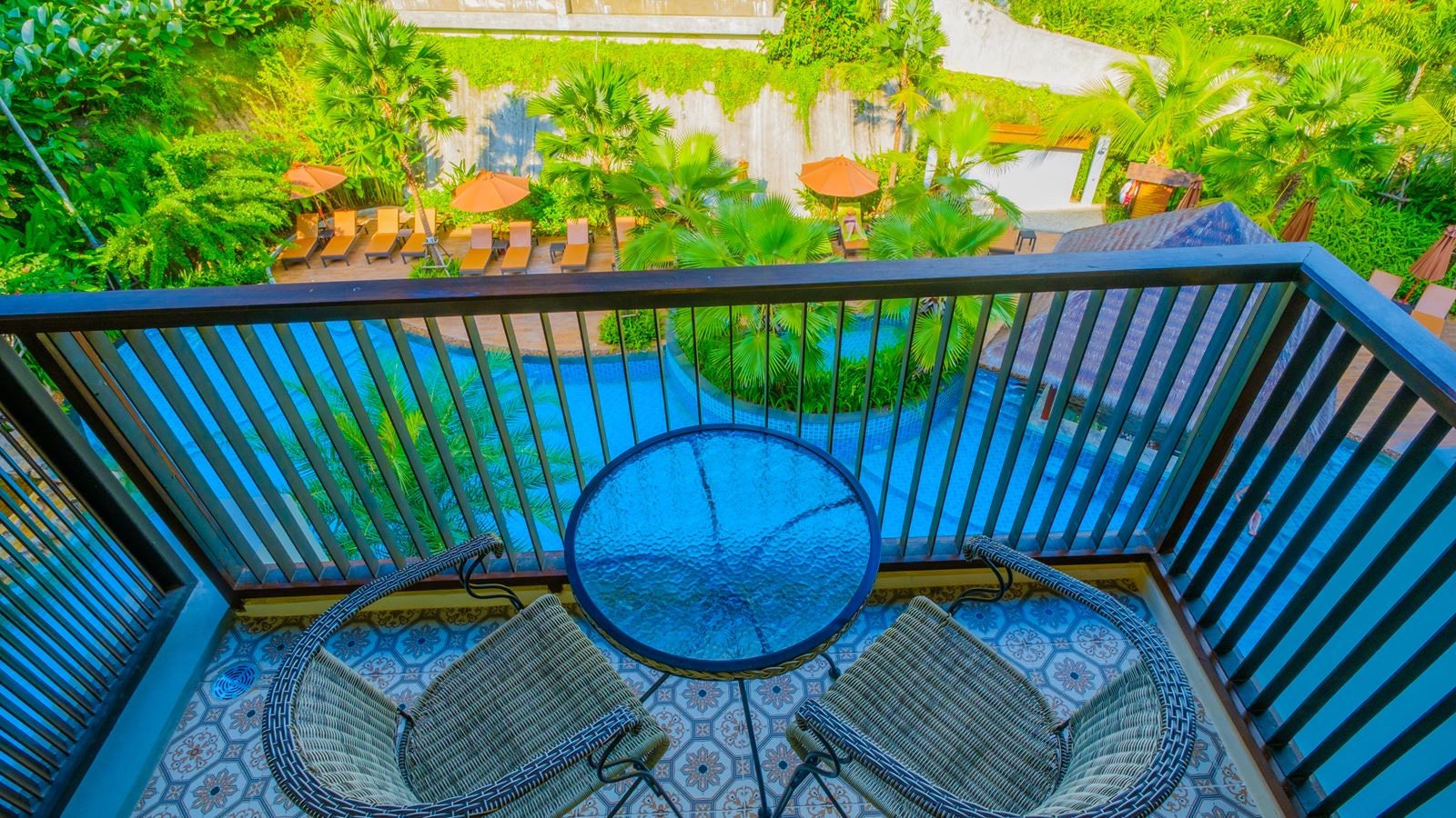 rooms-deluxe-pool-mountain-view