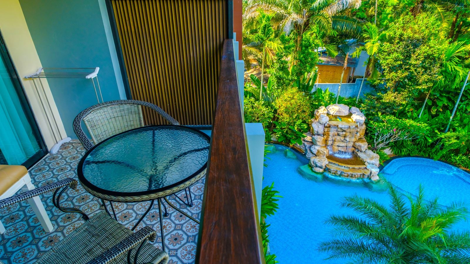 rooms-deluxe-pool-mountain-view