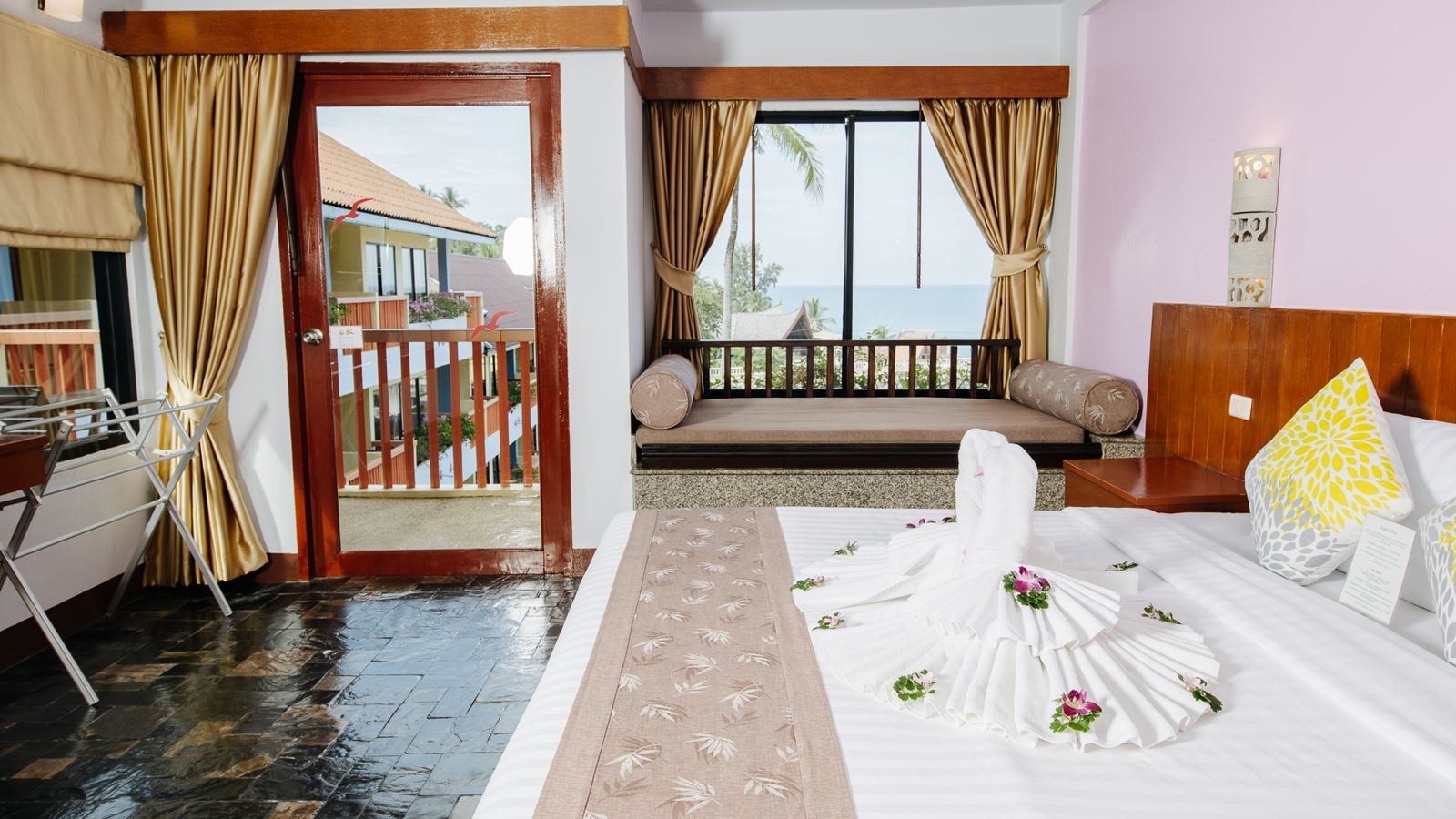 rooms-deluxe-sea-view