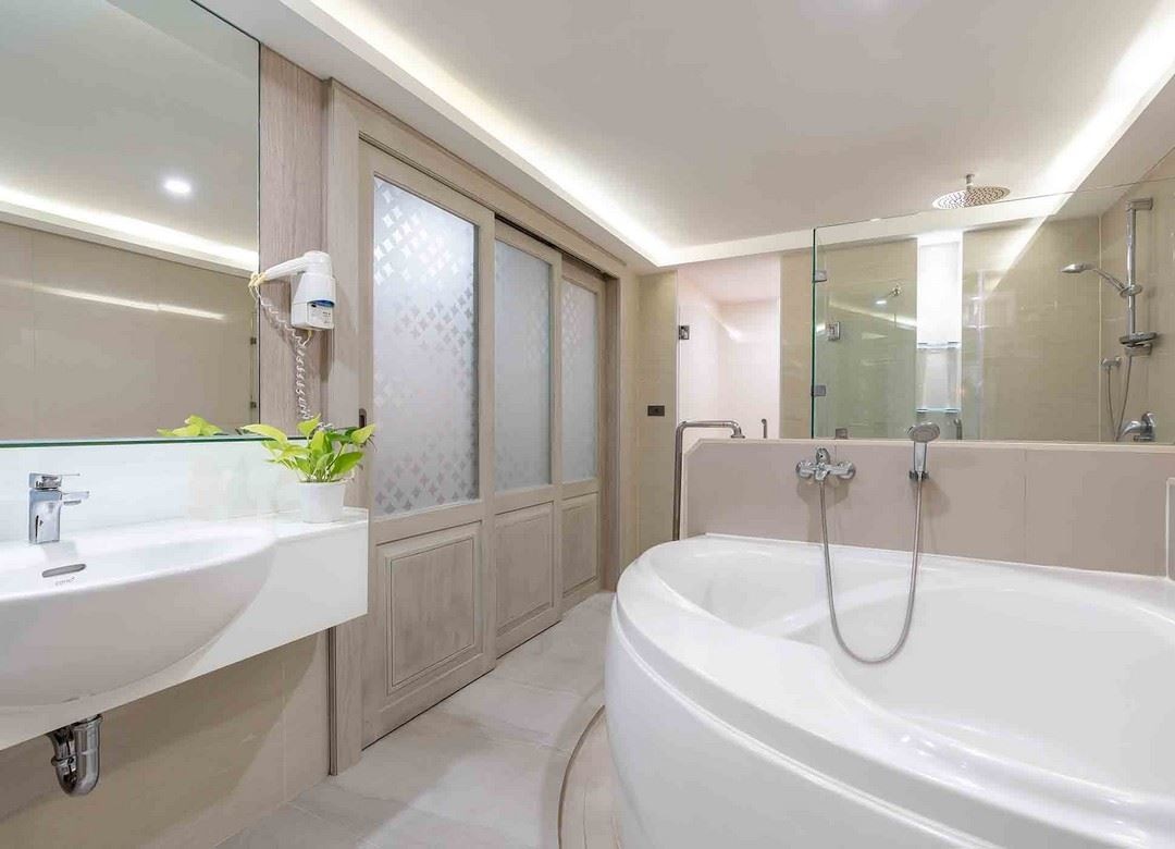 rooms-grand-suite-thani-wing