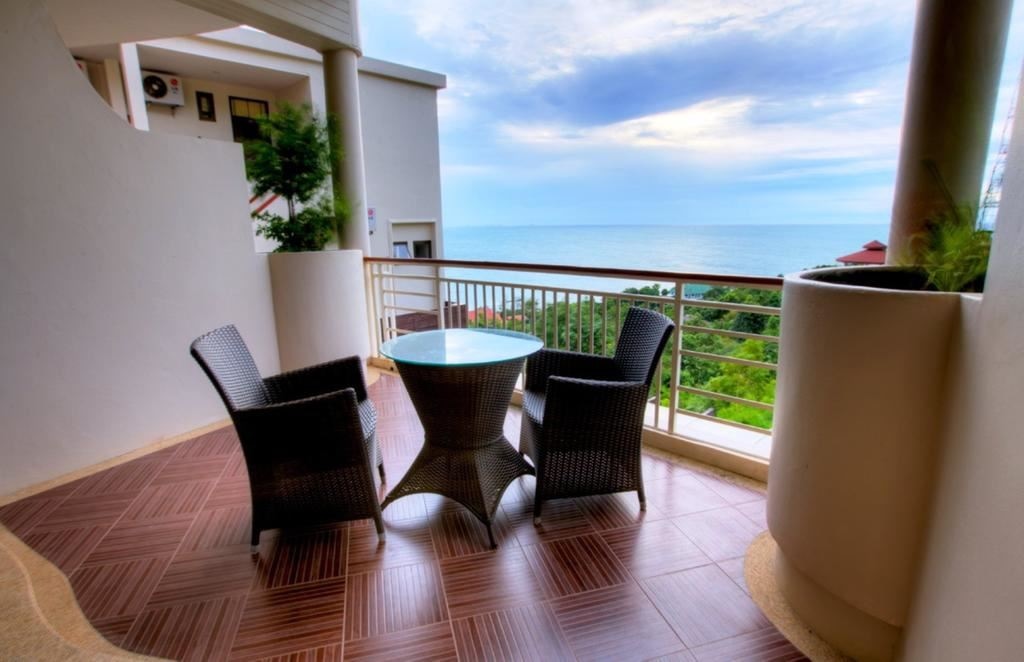 rooms-deluxe-partial-seaview