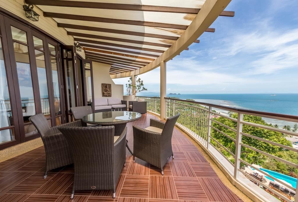 rooms-sunset-2br-penthouse