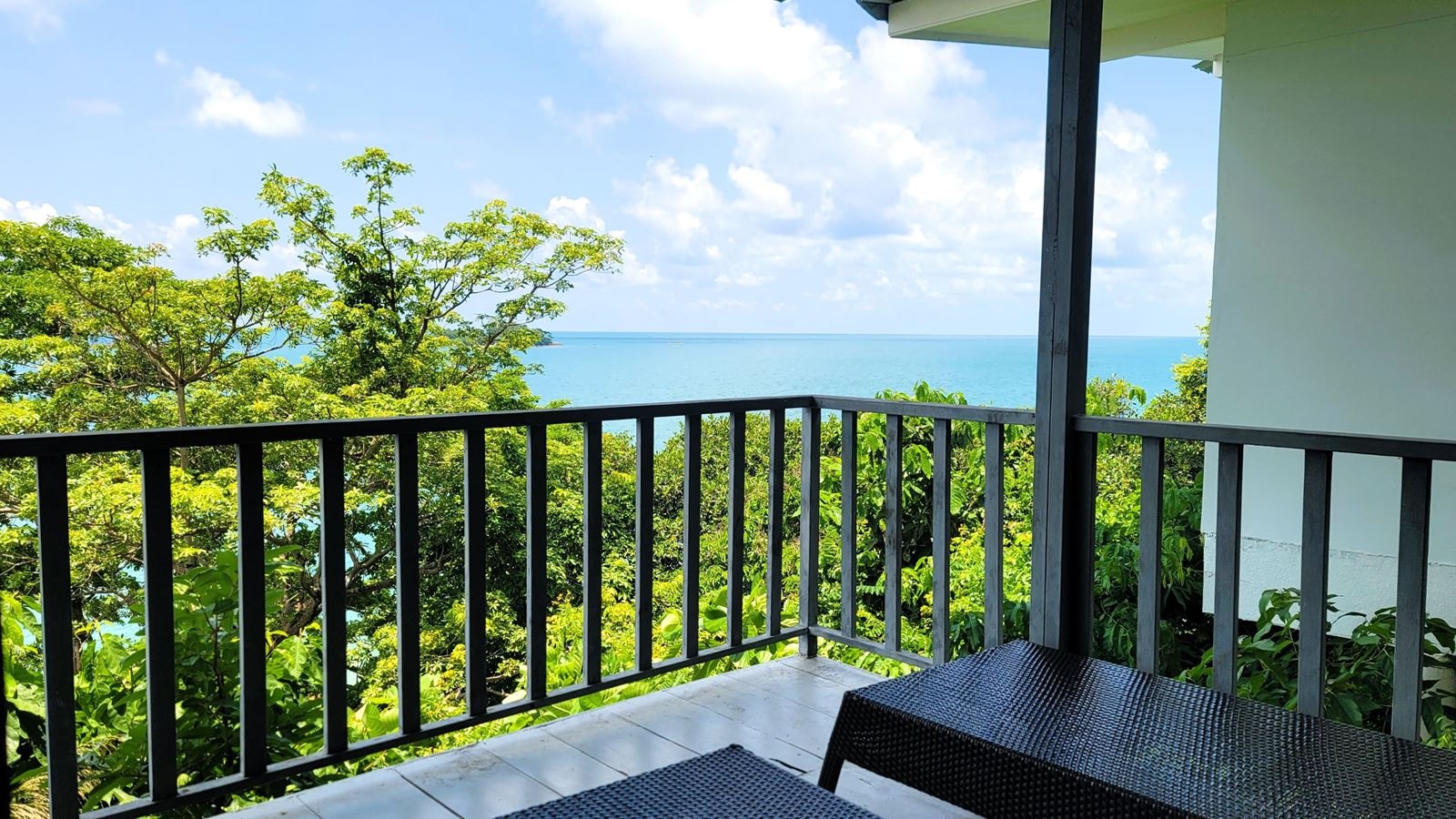 rooms-deluxe-suite-ocean-view