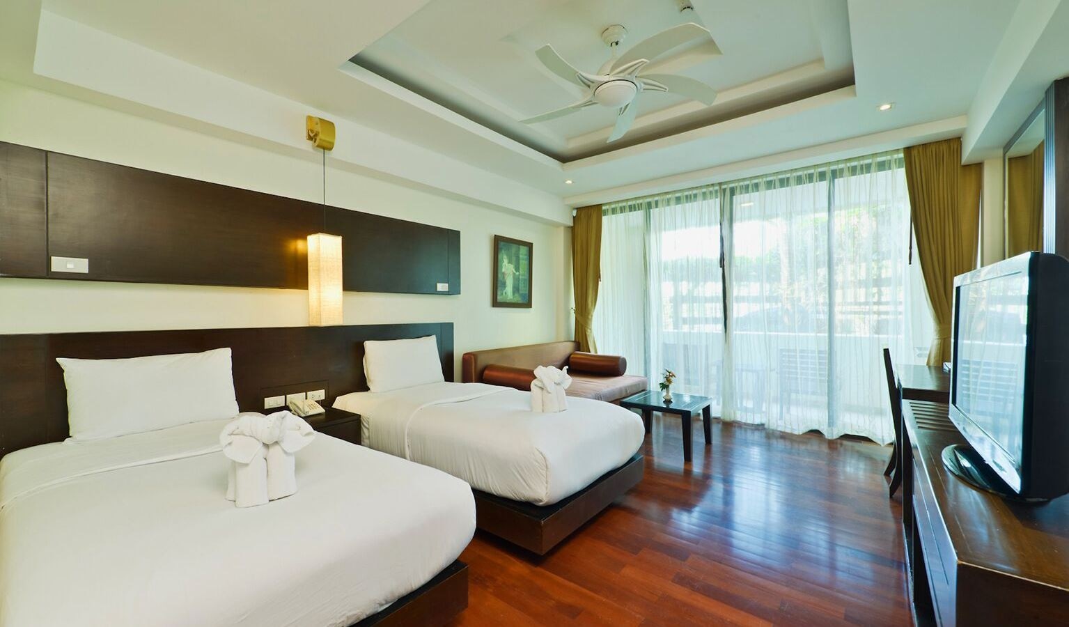 rooms-hillside-deluxe-building-room