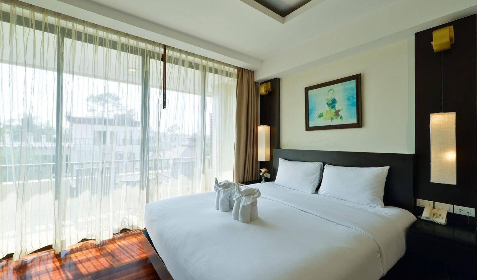 rooms-hillside-deluxe-building-room