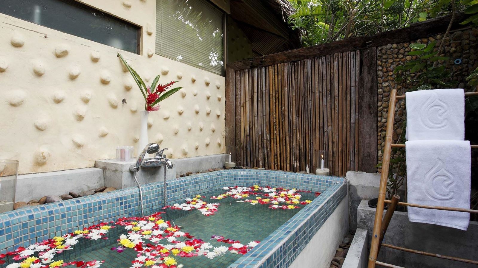 rooms-premium-deluxe-cabana-garden-view-room