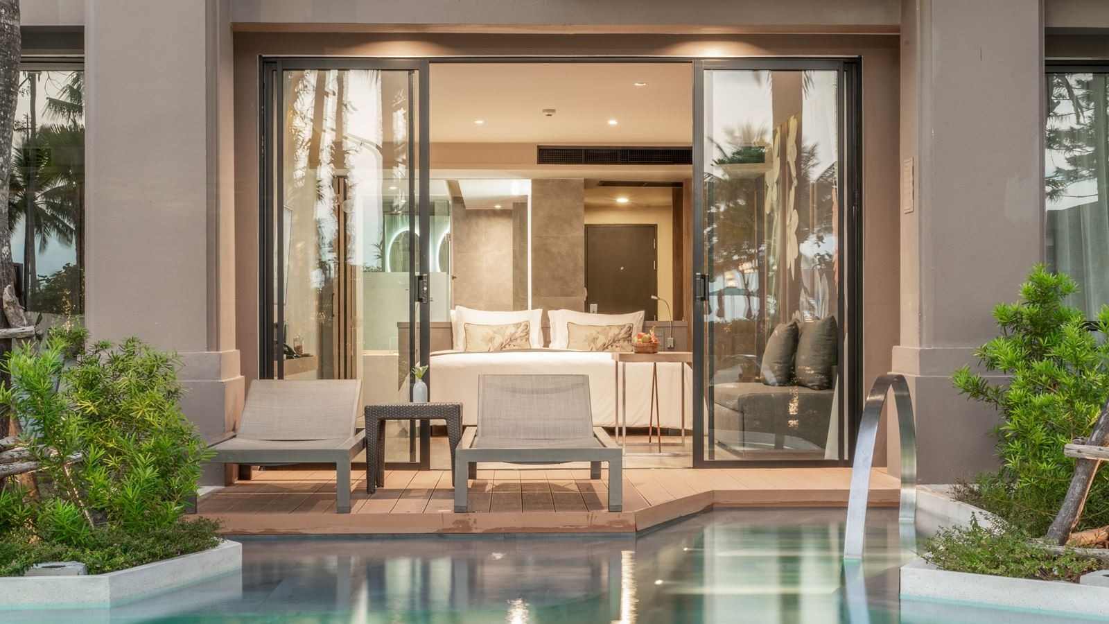 rooms-seaside-pool-access