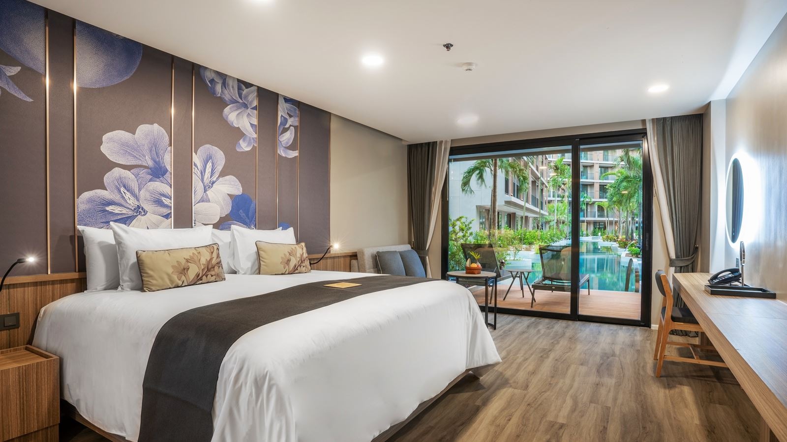 rooms-flora-pool-access