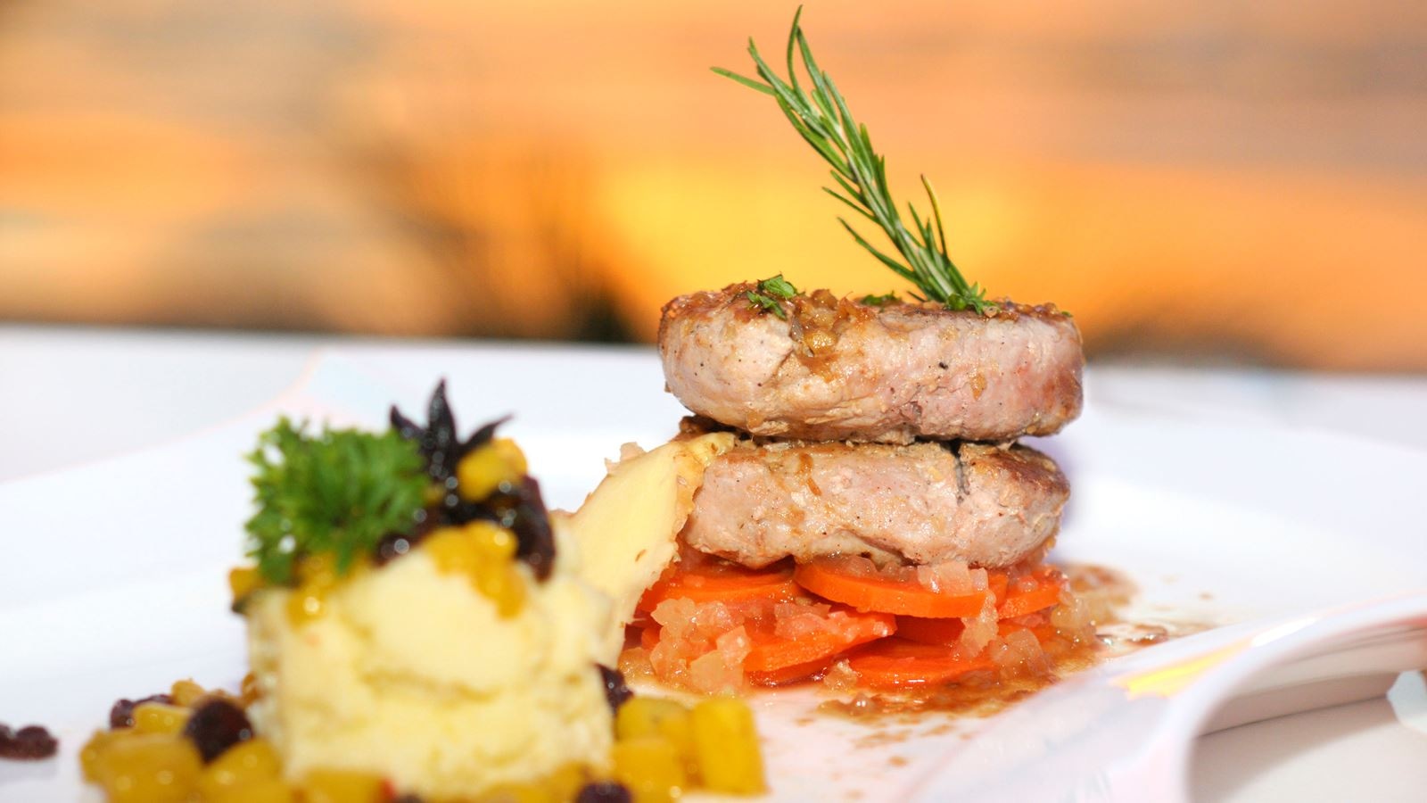 restaurants-the-suface-bar-and-restaurant