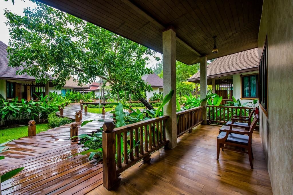 rooms-deluxe-family-room