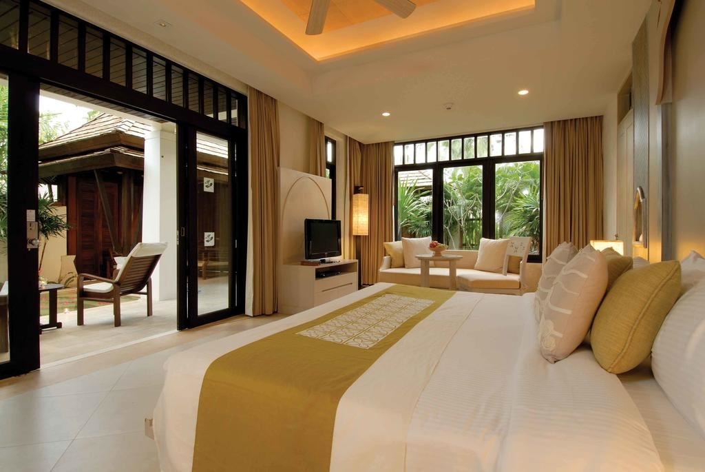 rooms-private-garden-pool