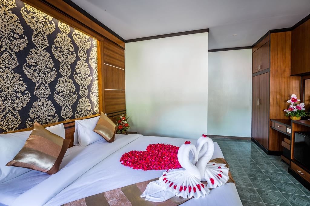 rooms-deluxe-bungalow