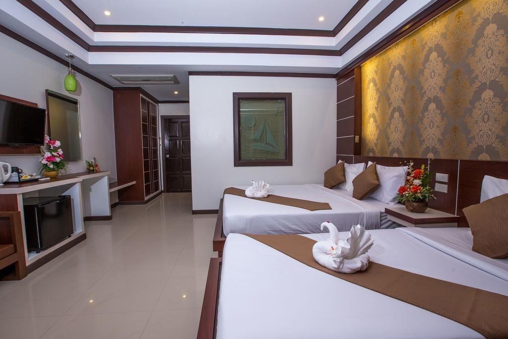 rooms-deluxe-triple-room