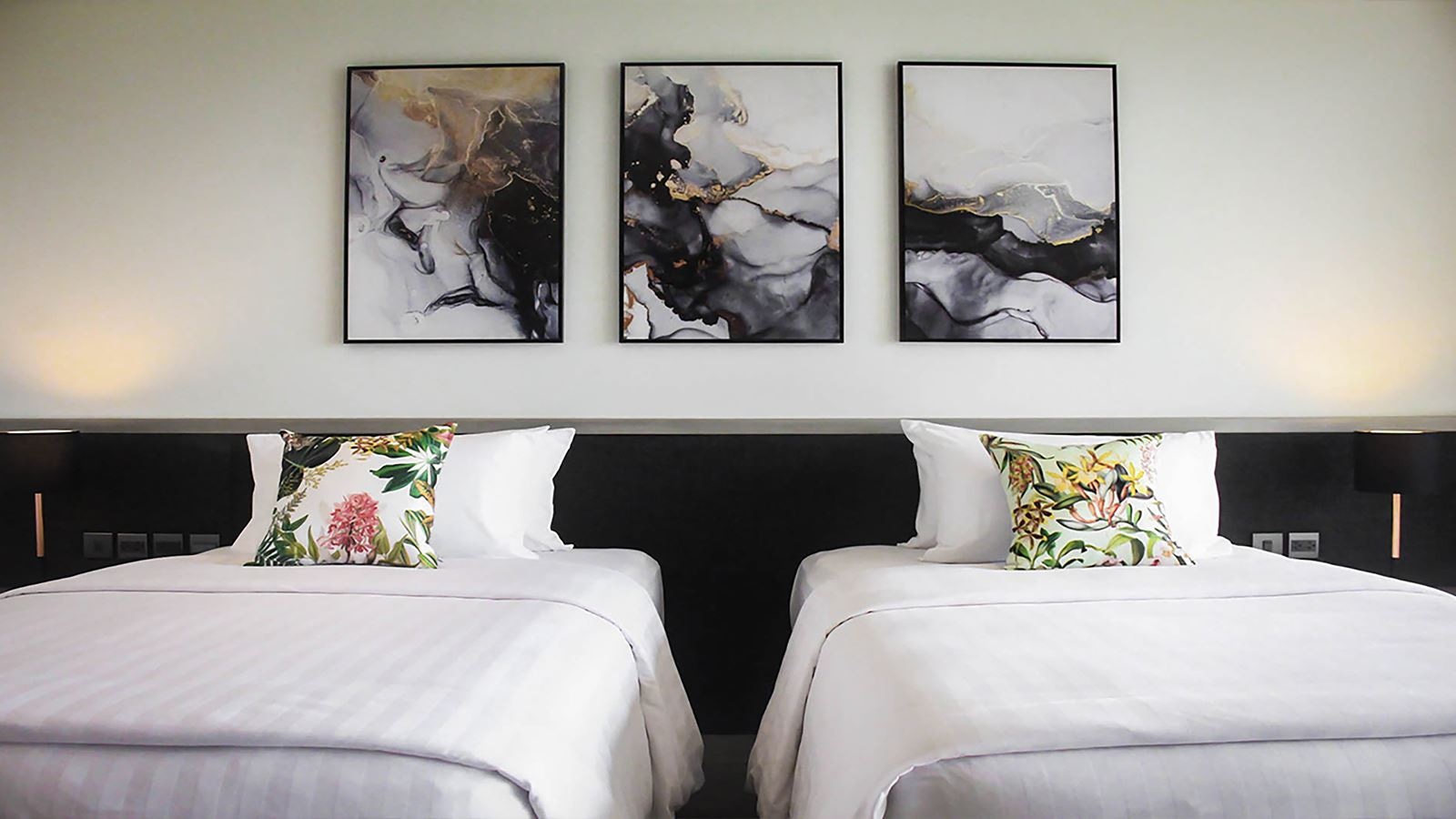 rooms-paradox-superior