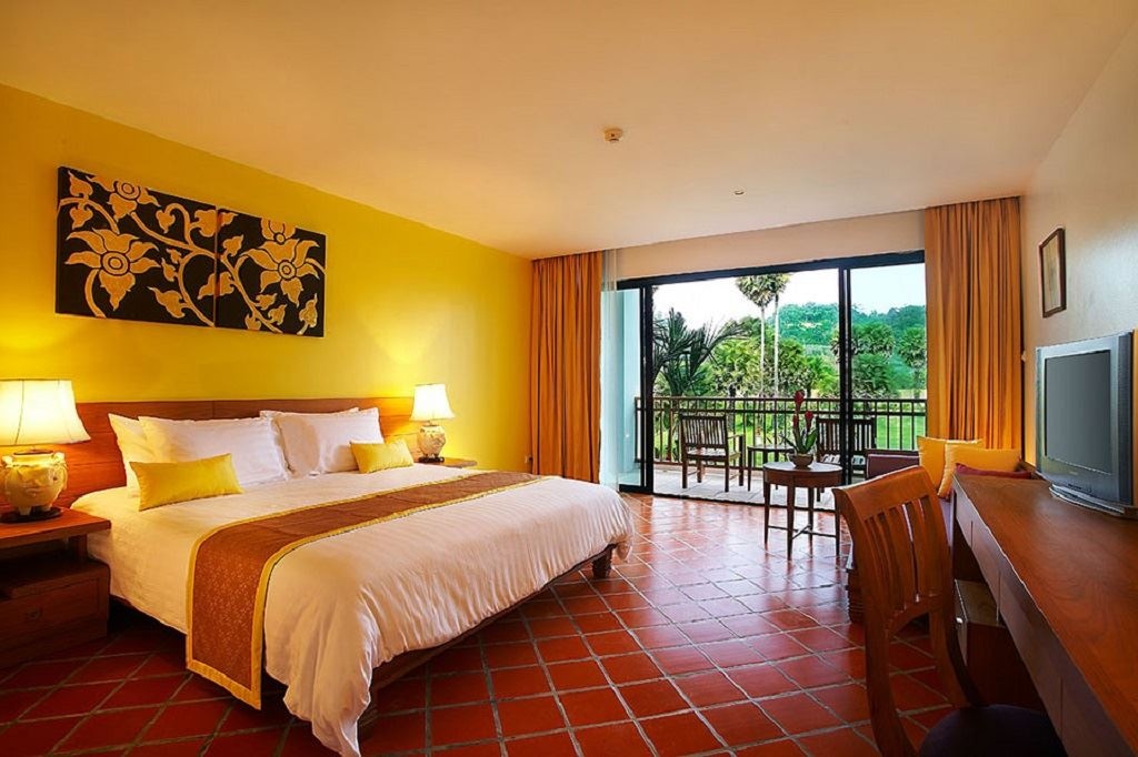 rooms-deluxe-pool-view