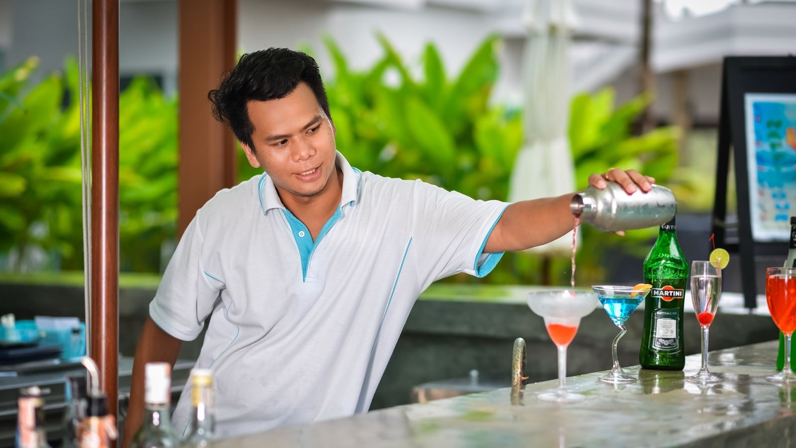 bars-swimup-pool-bar