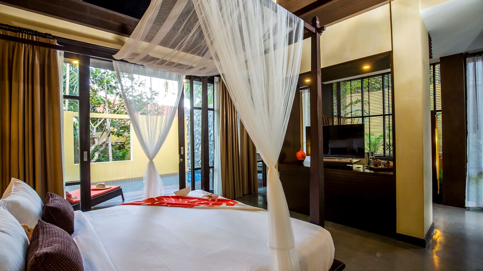 rooms-ocean-pool-villa