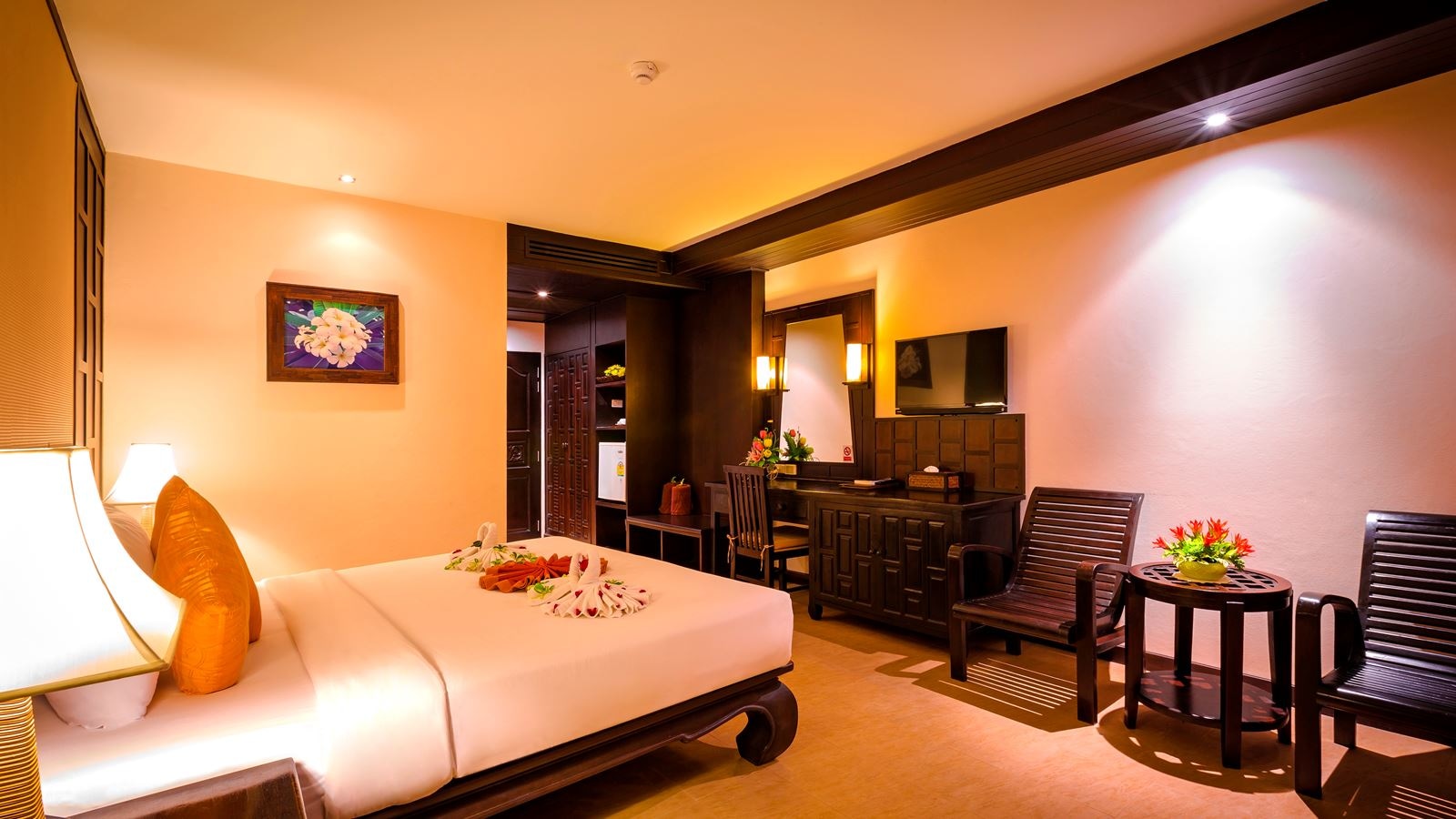 rooms-deluxe-pool-view