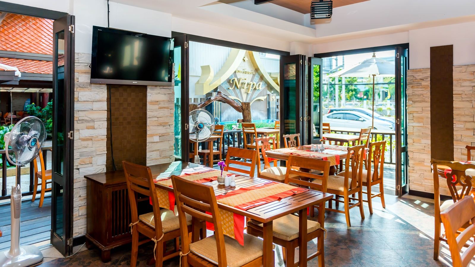 restaurants-aimaoch-restaurant