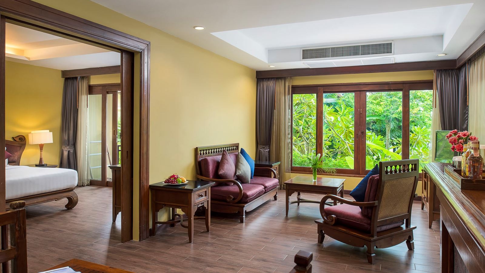 rooms-nora-tropical-suite