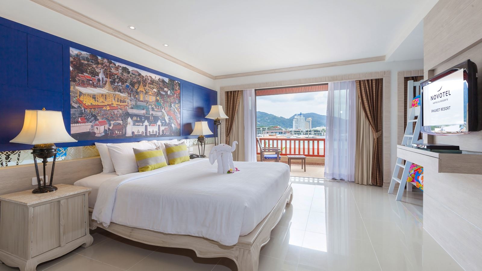 rooms-deluxe-family-room