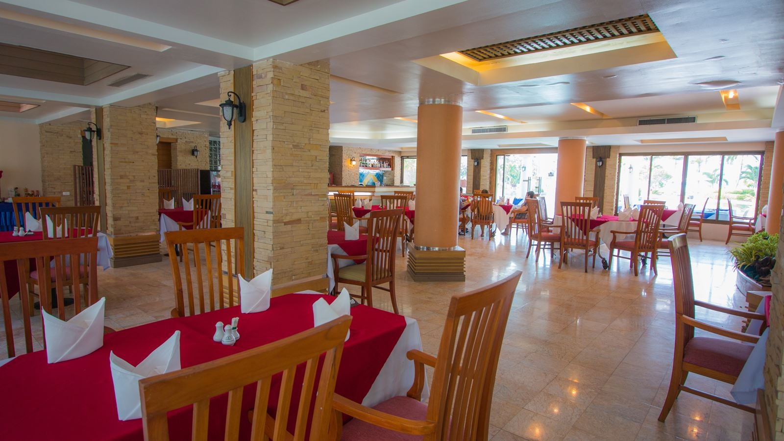 restaurants-run-tee-coffee-shop