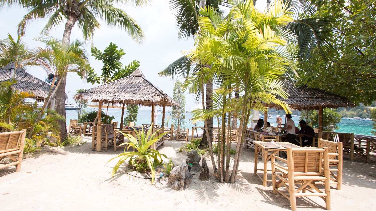 restaurants-jungle-beach-bar