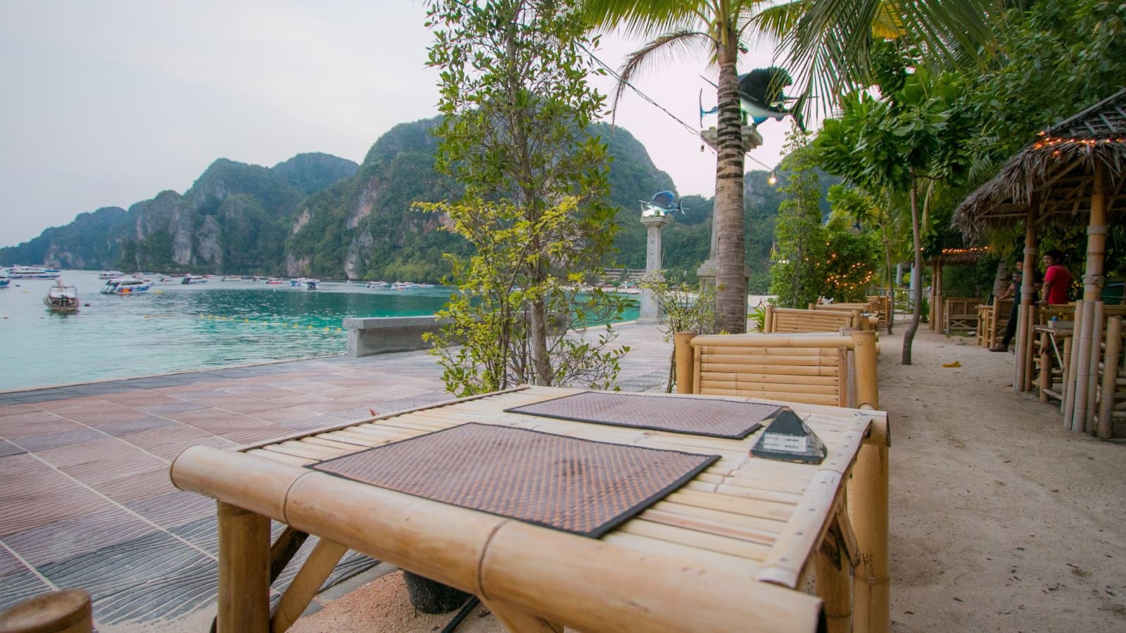 restaurants-jungle-beach-bar