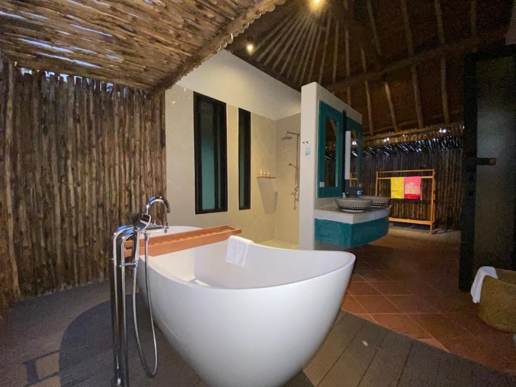 rooms-two-bedroom-hillside-pool-villa