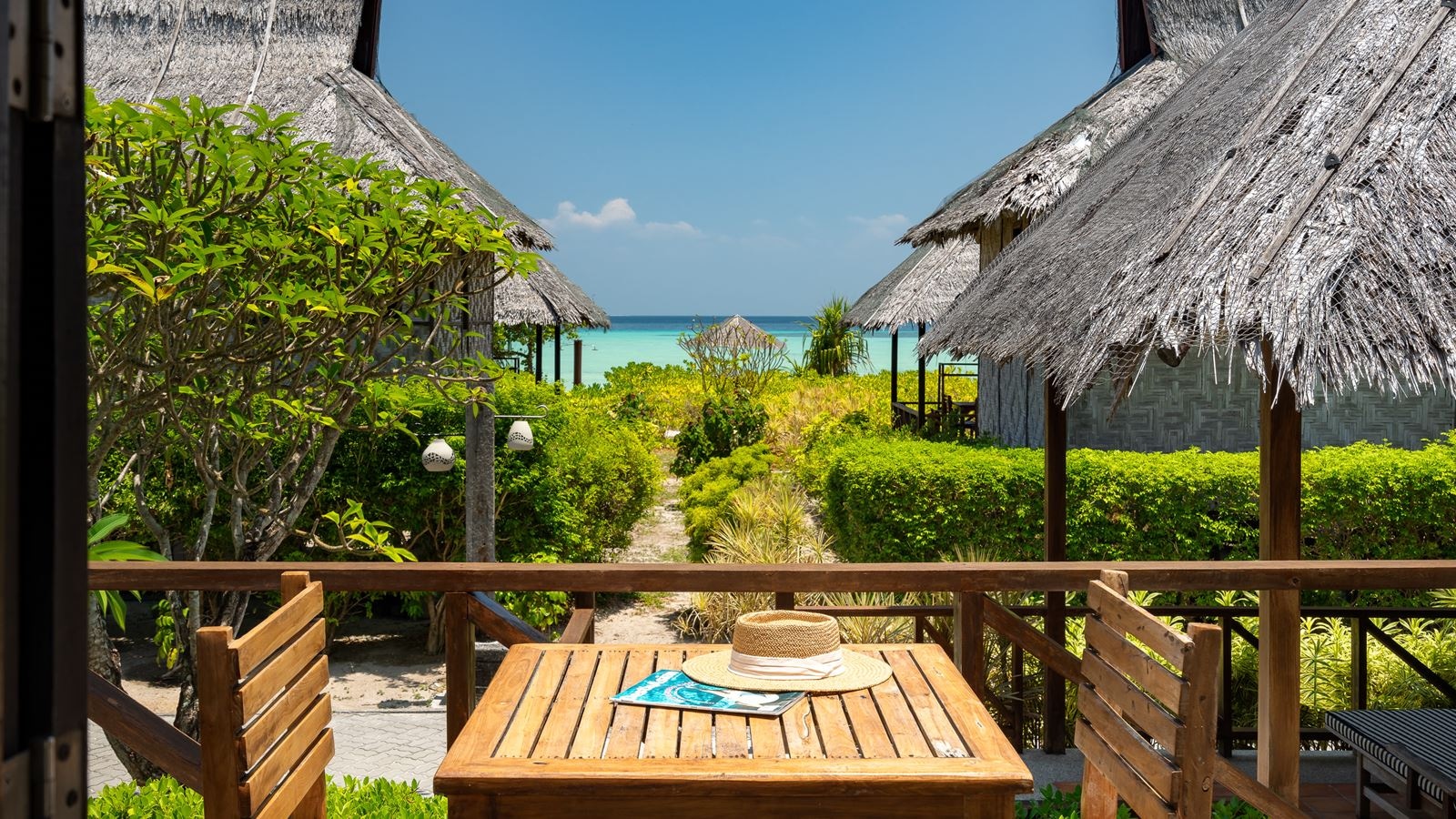 rooms-deluxe-sea-view-bungalow