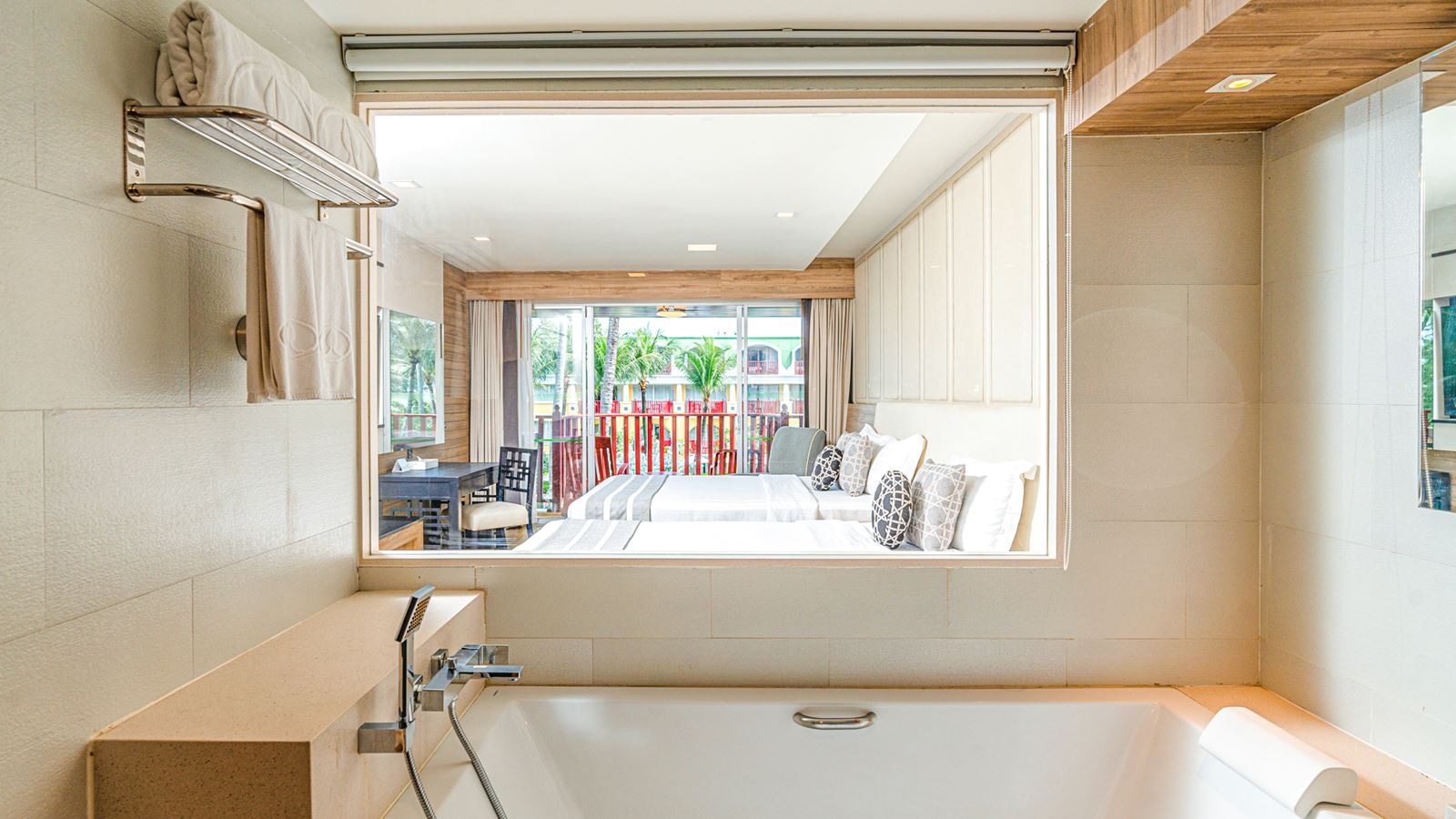 rooms-deluxe-pool-view