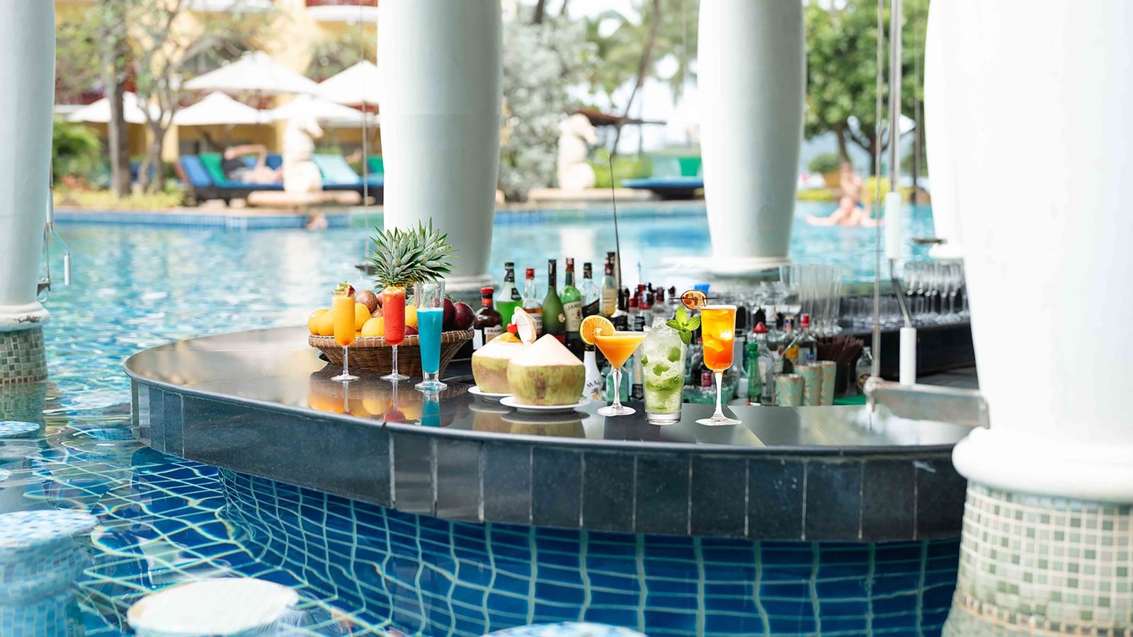 bars-main-pool-bar