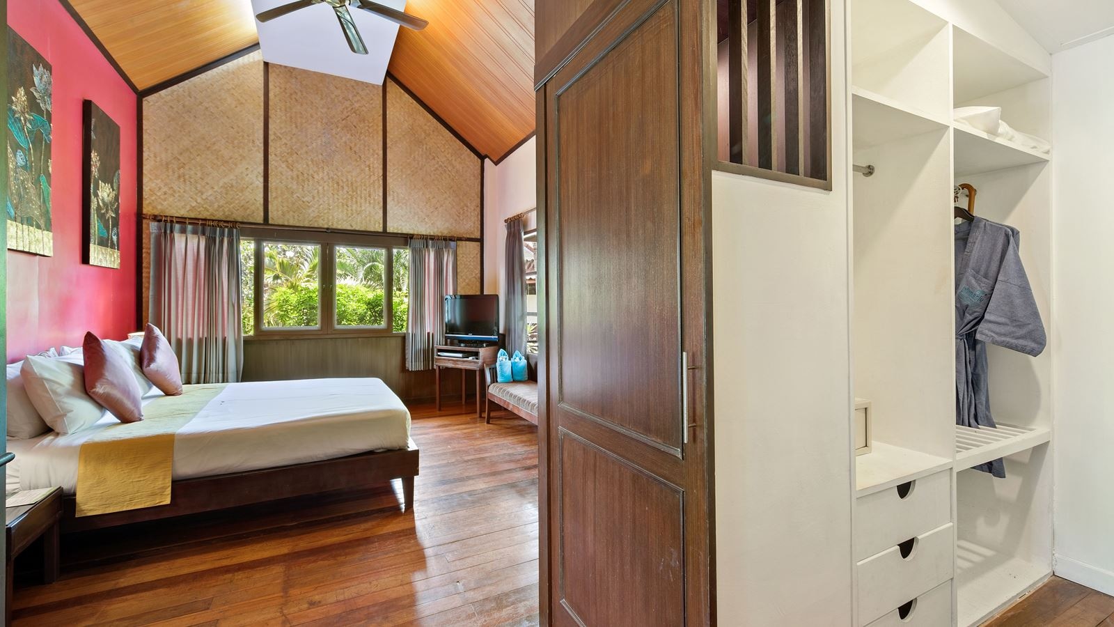 rooms-deluxe-bungalow