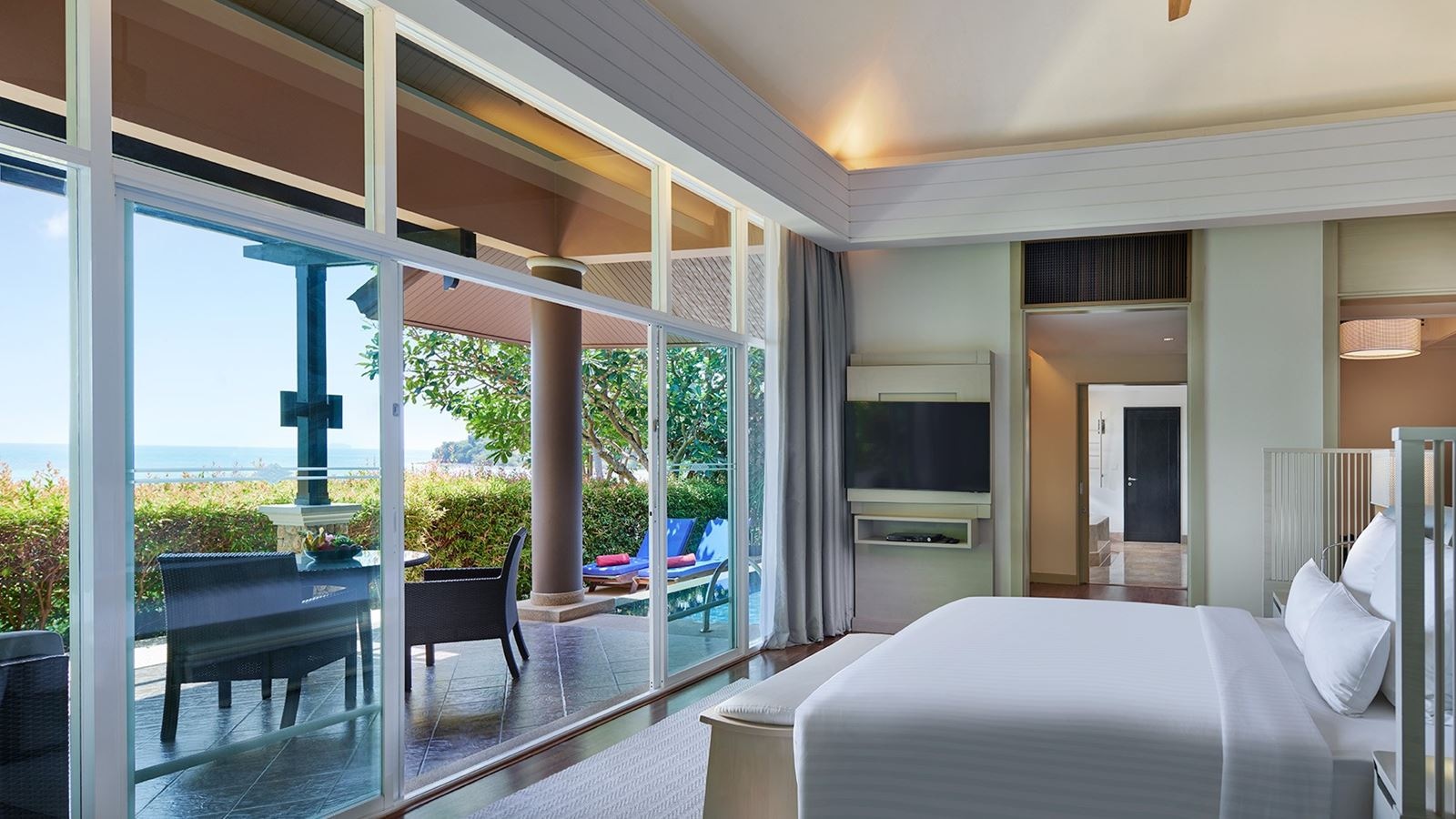 rooms-villa-with-pool-and-sea-view