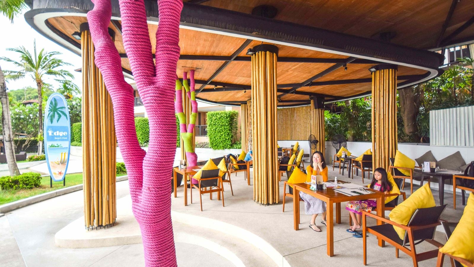 restaurants-edge-beach-club