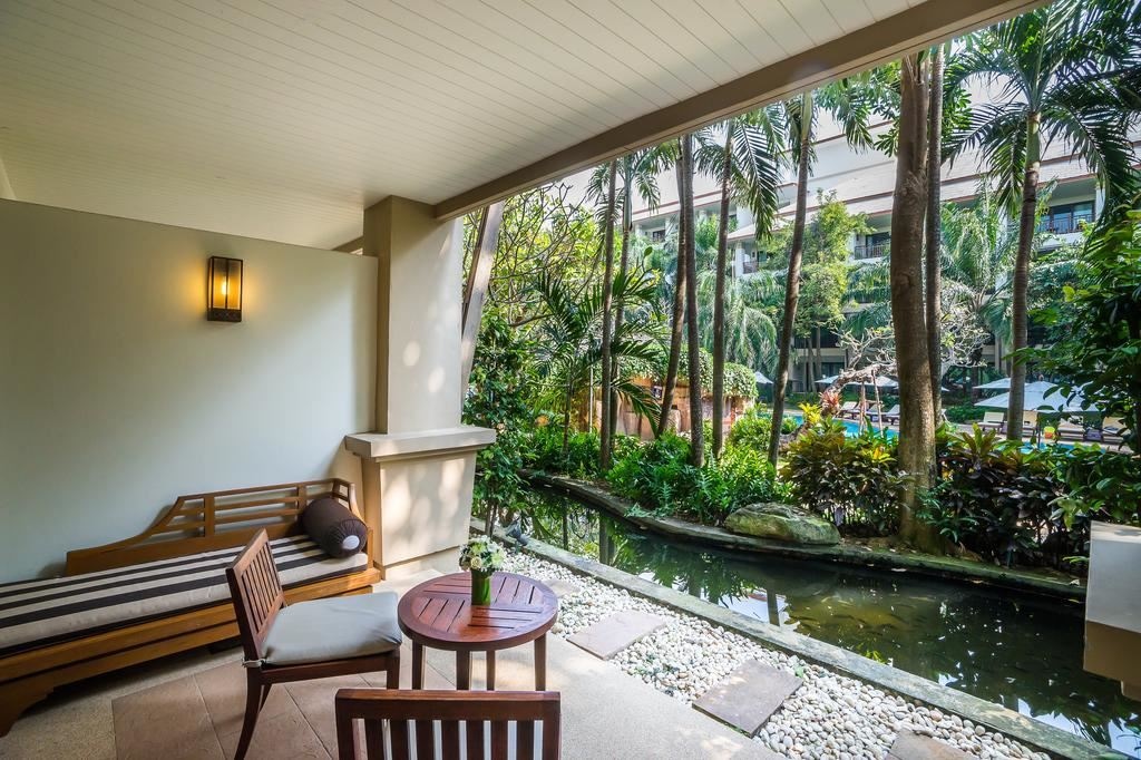 rooms-deluxe-family-room