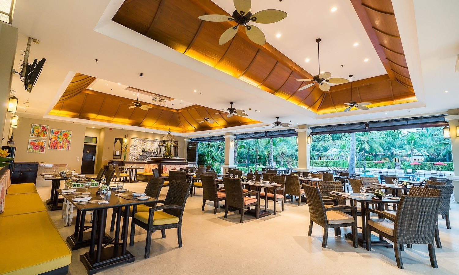 restaurants-reva-beach-restaurant