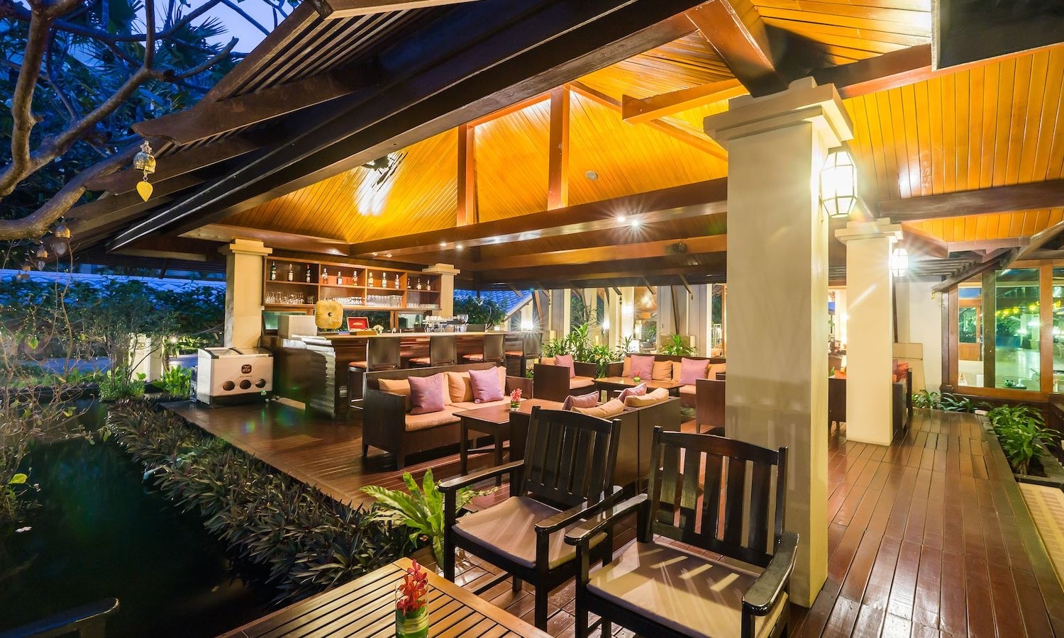 bars-praotawan-lobby-lounge