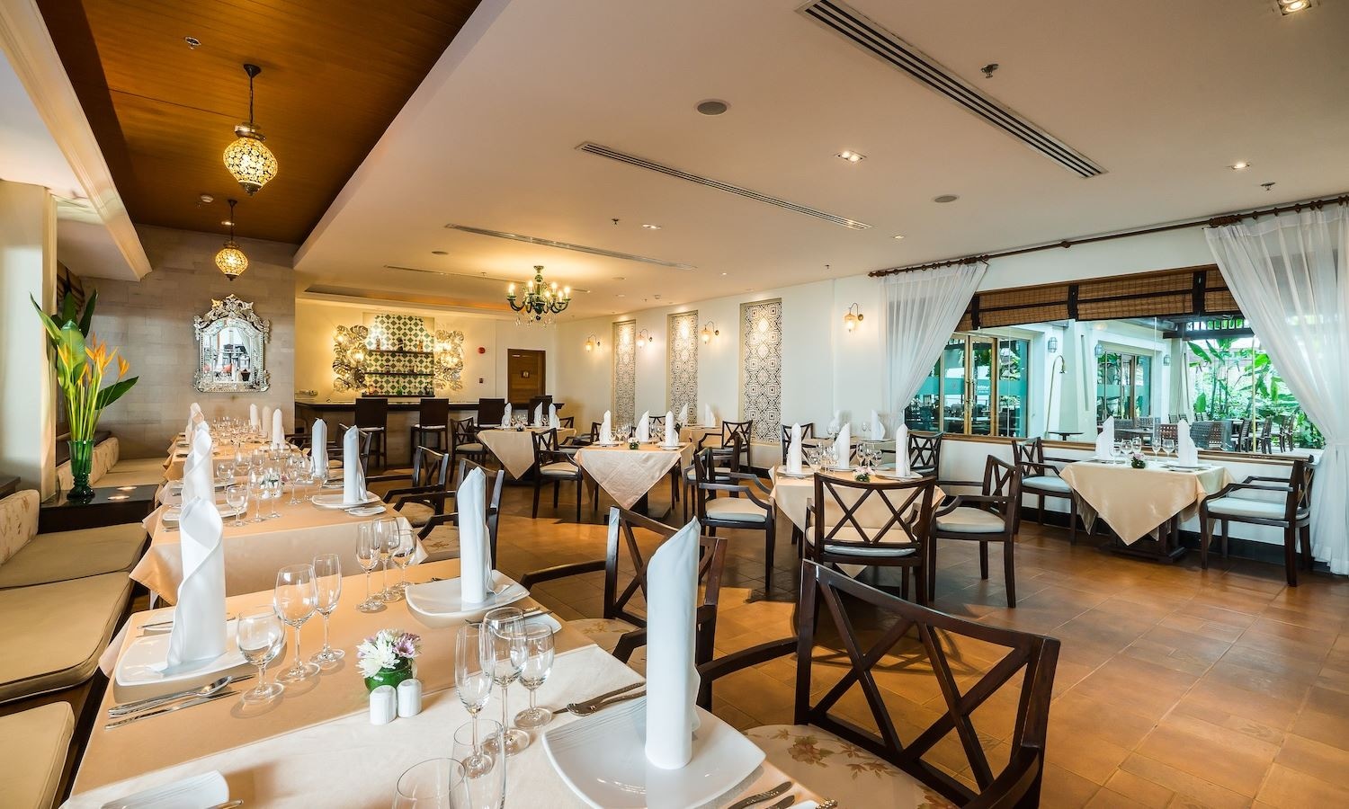 restaurants-the-reef-mediterranean-restaurant