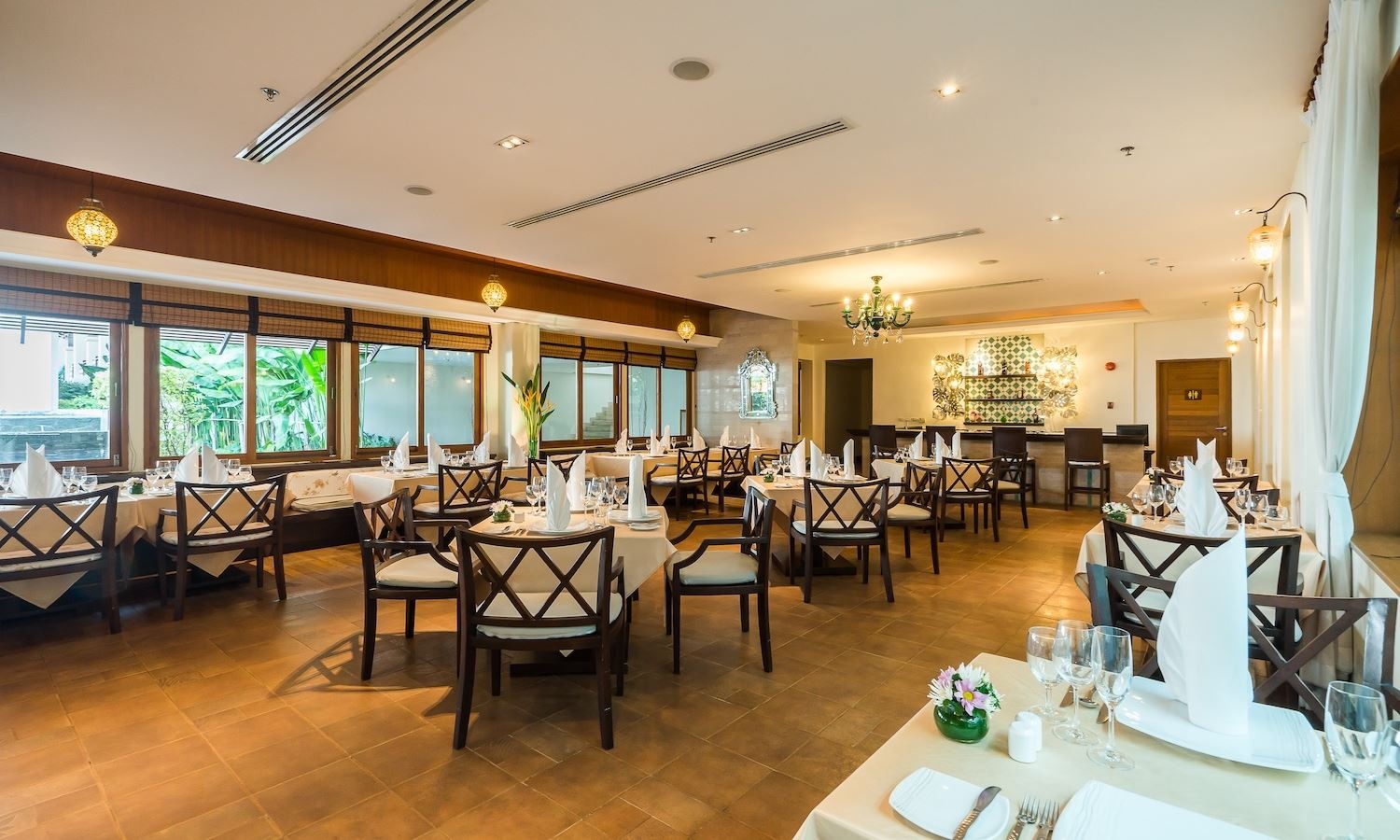 restaurants-the-reef-mediterranean-restaurant