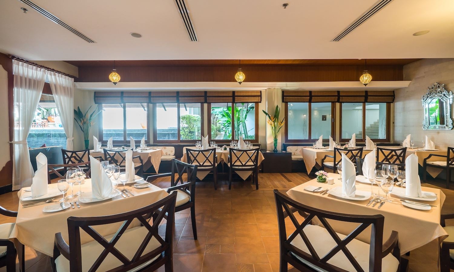 restaurants-the-reef-mediterranean-restaurant