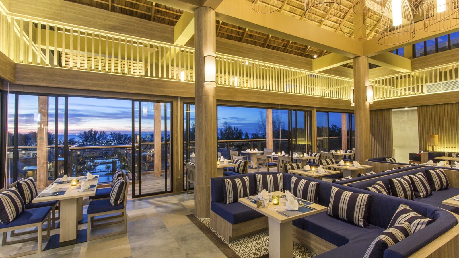 restaurants-the-sky-restaurant-and-bar