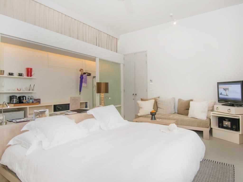 rooms-deluxe-balcony