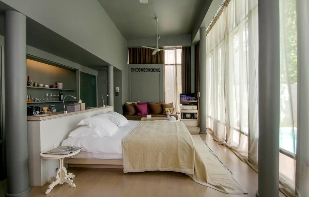 rooms-sala-pool-villa