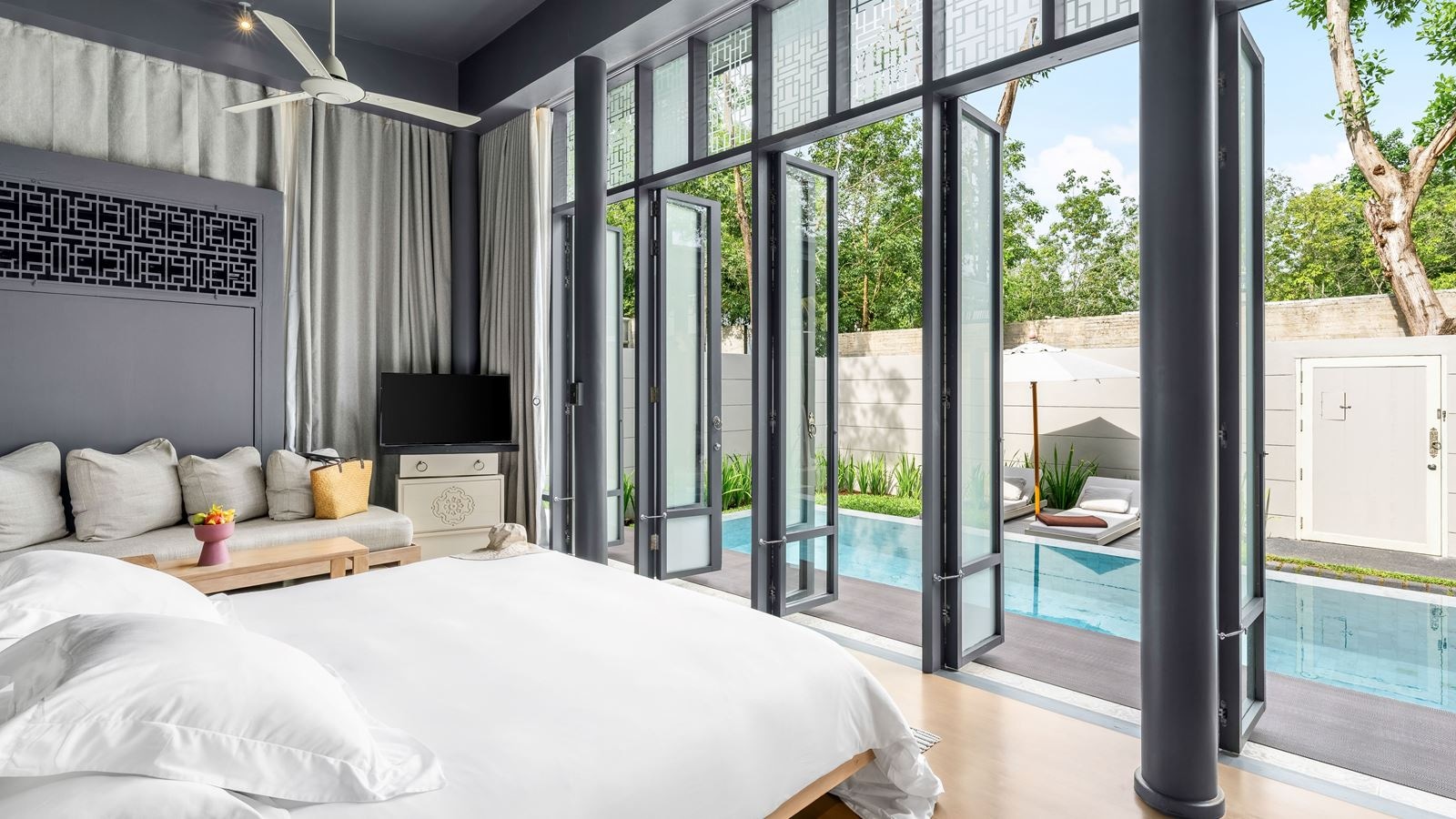 rooms-sala-connecting-pool-villa