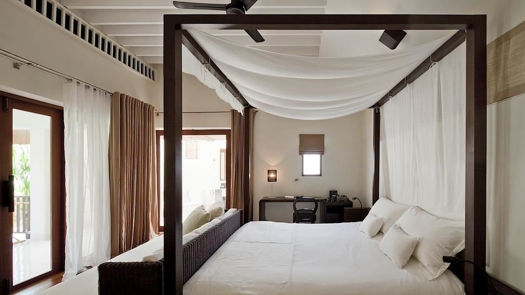 rooms-deluxe-balcony-room