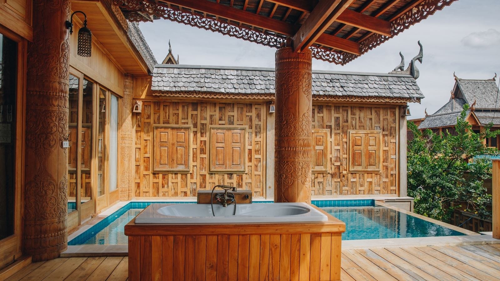 rooms-deluxe-pool-villa-child-sharing-bed